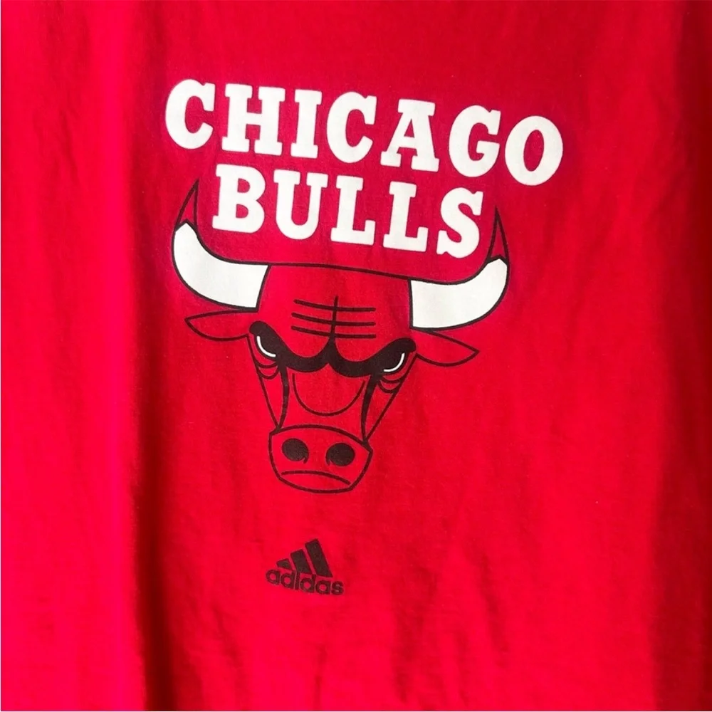Adidas Chicago Bulls NBA Red Graphic Tee Mens XL